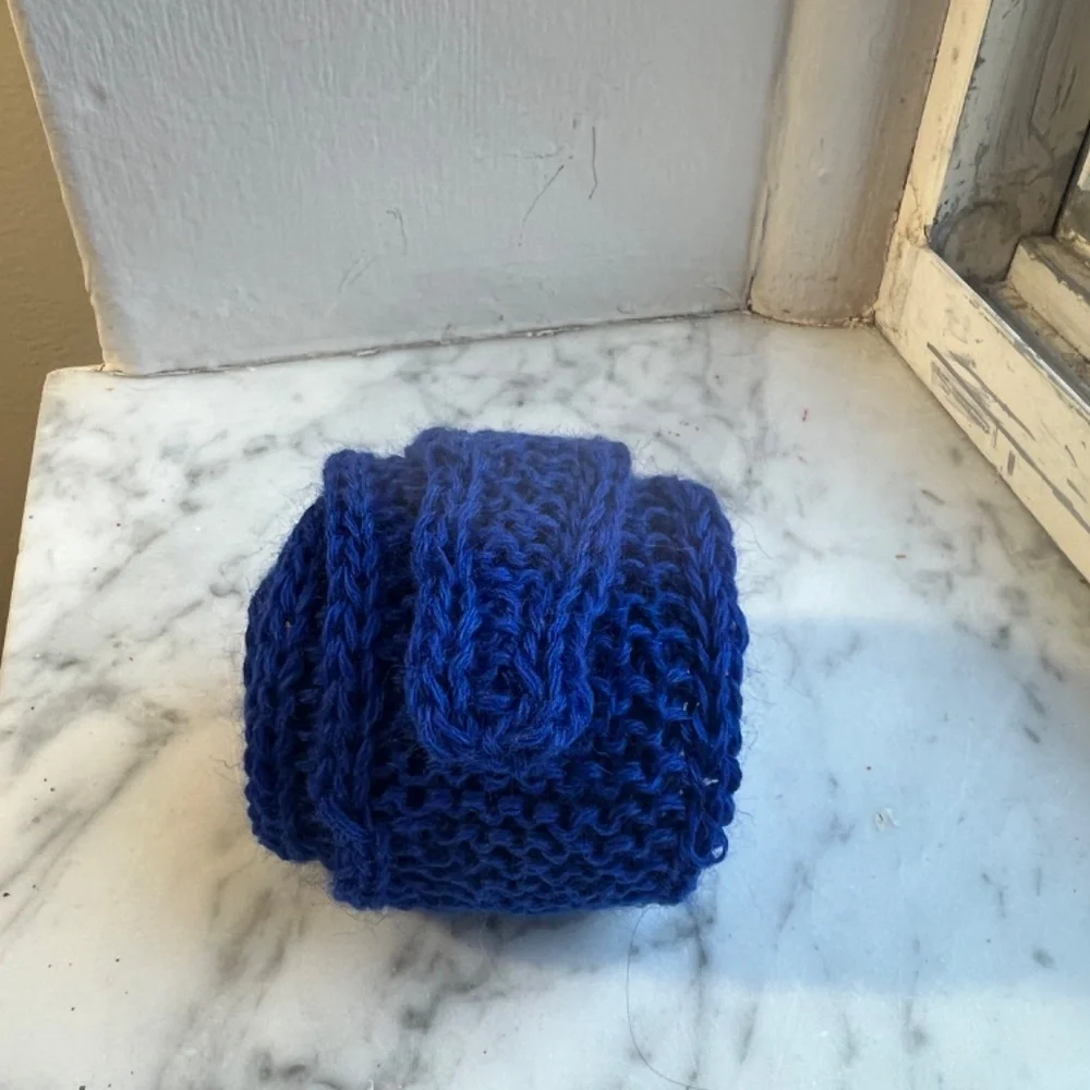 Mini scarf. Let's look like a guitar player star!